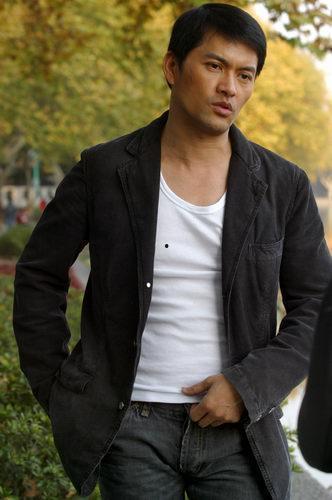 吕良伟演过的电视剧,从硬汉形象到多面角色的精彩演绎